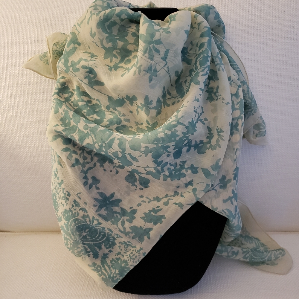 Green and Cream neck scarf